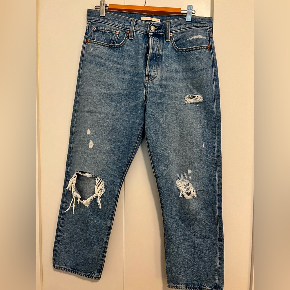 Levi’s Wedgie Straight Denim. Size 30